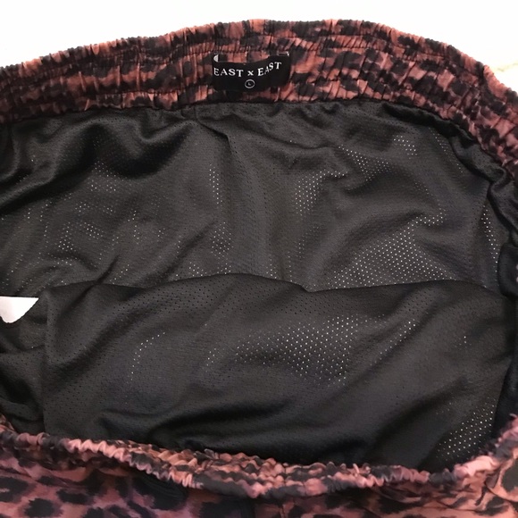 EAST X EAST MEN SHORT SIZE LARGE Beau / Leopard PRE OWNED - Picture 6 of 7